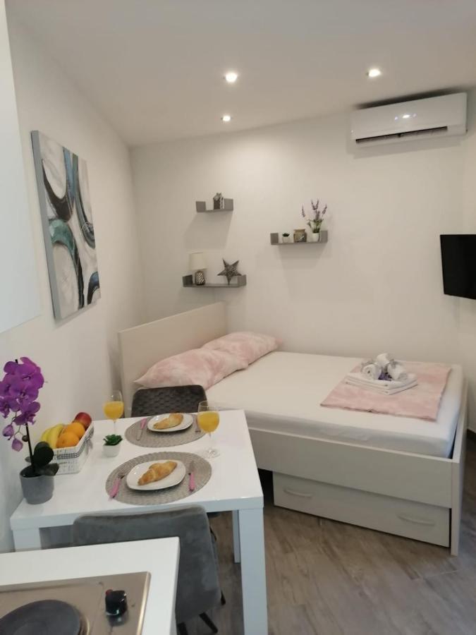 수티반 Studio Apartman Megy 아파트 외부 사진